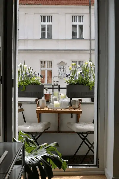 Du mobilier très basique pour ce petit balcon coquet