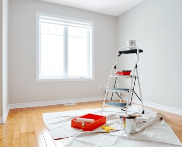 Travaux de peinture des murs intérieurs en blanc