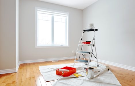 Travaux de peinture des murs intérieurs en blanc