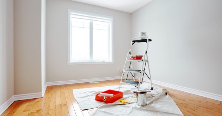 Travaux de peinture des murs intérieurs en blanc