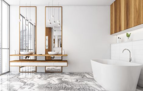 Salle de bain moderne avec des meubles en bois et une baignoire blanche sur le sol en marbre