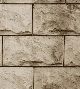 Un revêtement mural en fausse pierre