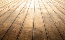 Un vieux plancher en bois