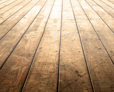 Un vieux plancher en bois