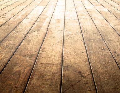 Un vieux plancher en bois