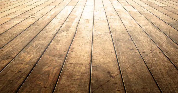 Un vieux plancher en bois