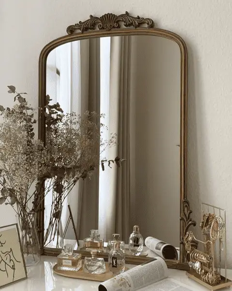 Grâce à ses reflets, le miroir est un accessoire déco précieux pour amplifier la lumière naturelle