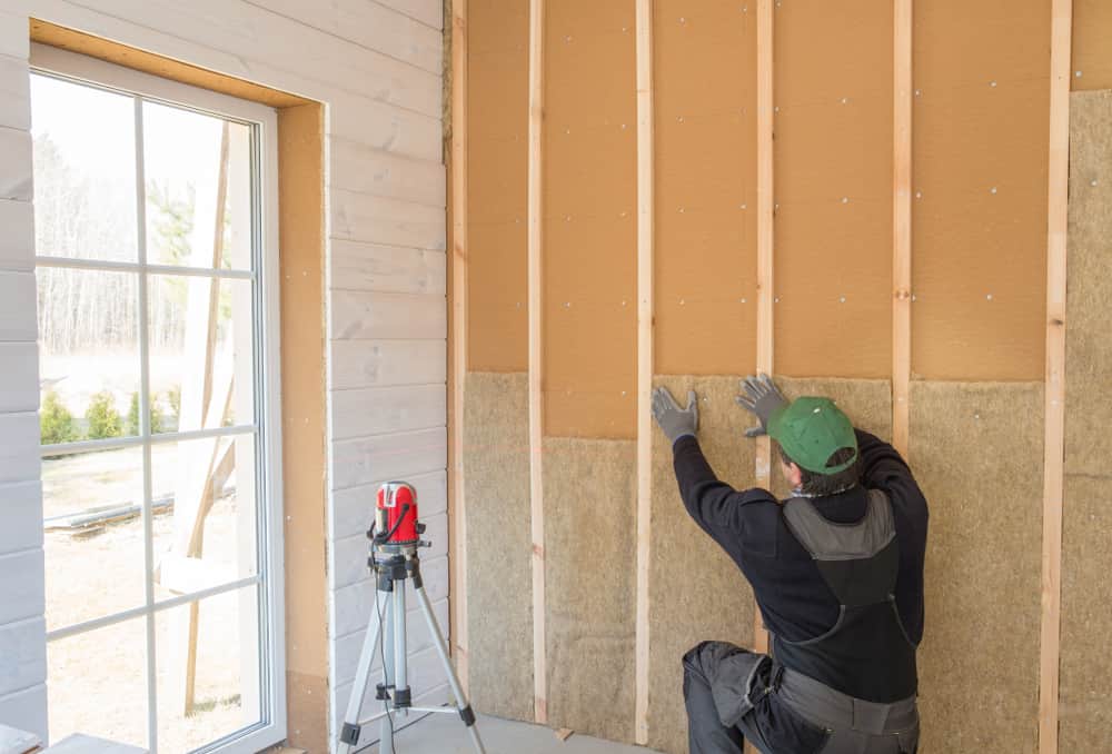 De part sa grande légèreté, le béton de chanvre est utilisé le plus fréquemment en construction pour remplir les ossatures des maisons