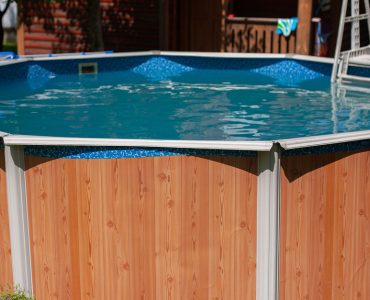 Piscine tubulaire avec revêtement en imitation bois