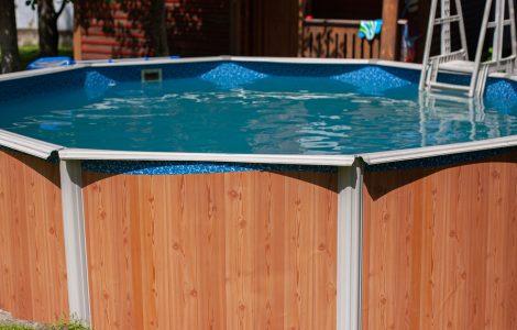 Piscine tubulaire avec revêtement en imitation bois