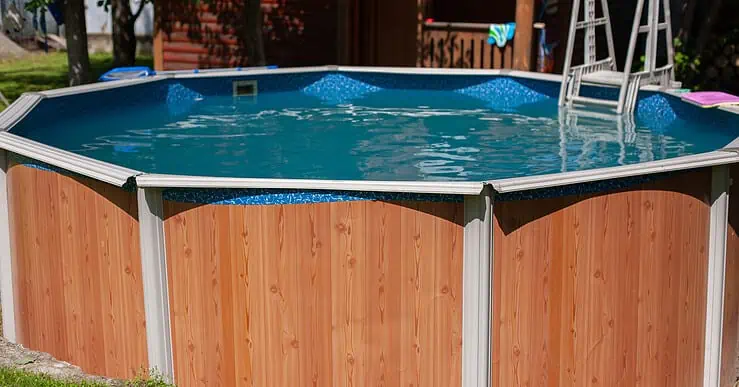 Piscine tubulaire avec revêtement en imitation bois