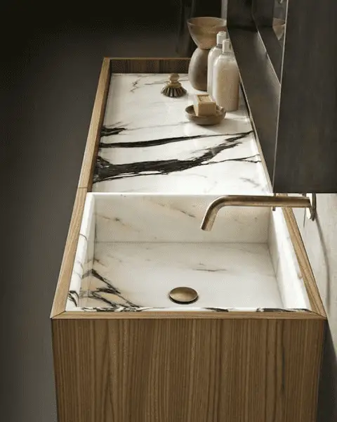 Un meuble vasque bois et marbre très élégant