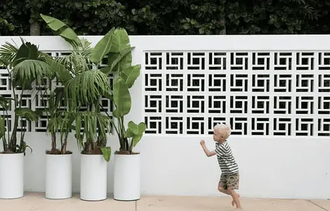 Clôturer votre extérieur avec style avec ces 4 brise-vue