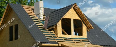 Vue sur le toit d’une maison en cours de construction