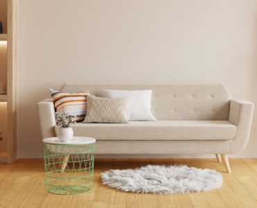 Un canapé gris style scandinave dans le salon
