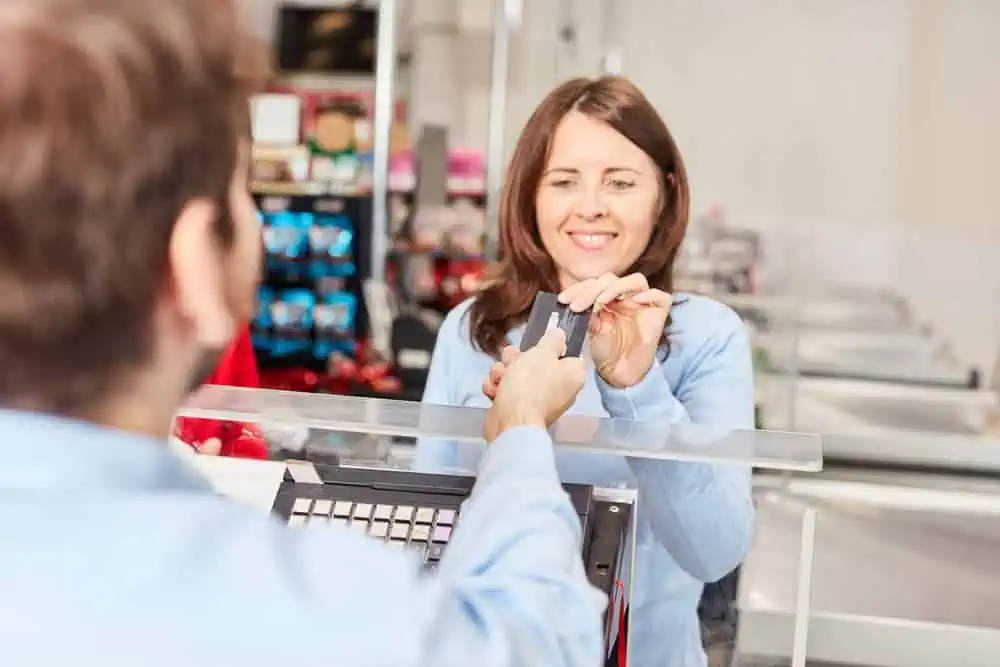 La carte de fidélité d'un magasin, c'est le b.a.-ba quand on souhaite faire des économies réelles