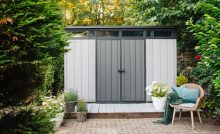 Abri de jardin blanc et gris