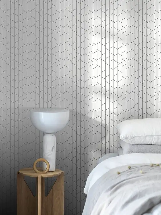Avec son motif très graphique, le papier peint ajoute une touche de modernité à la chambre à coucher 