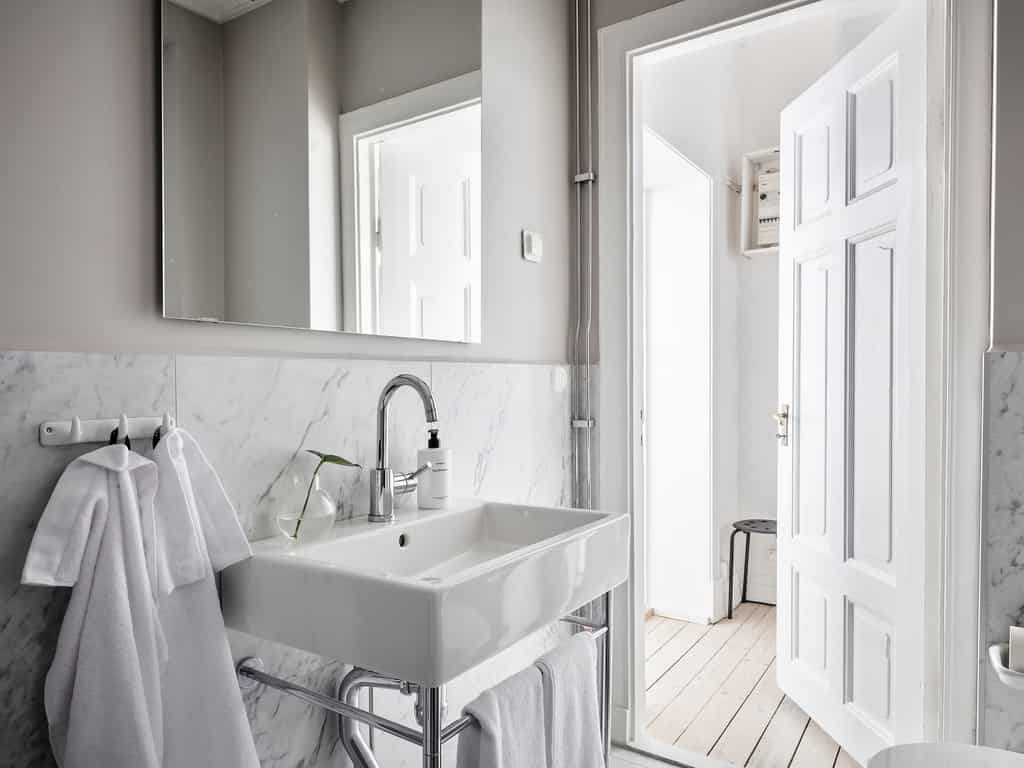 vue sur le lavabo de la salle de bain