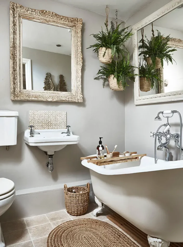 baignoire à pied qui apporte un côté raffiné à la salle de bain