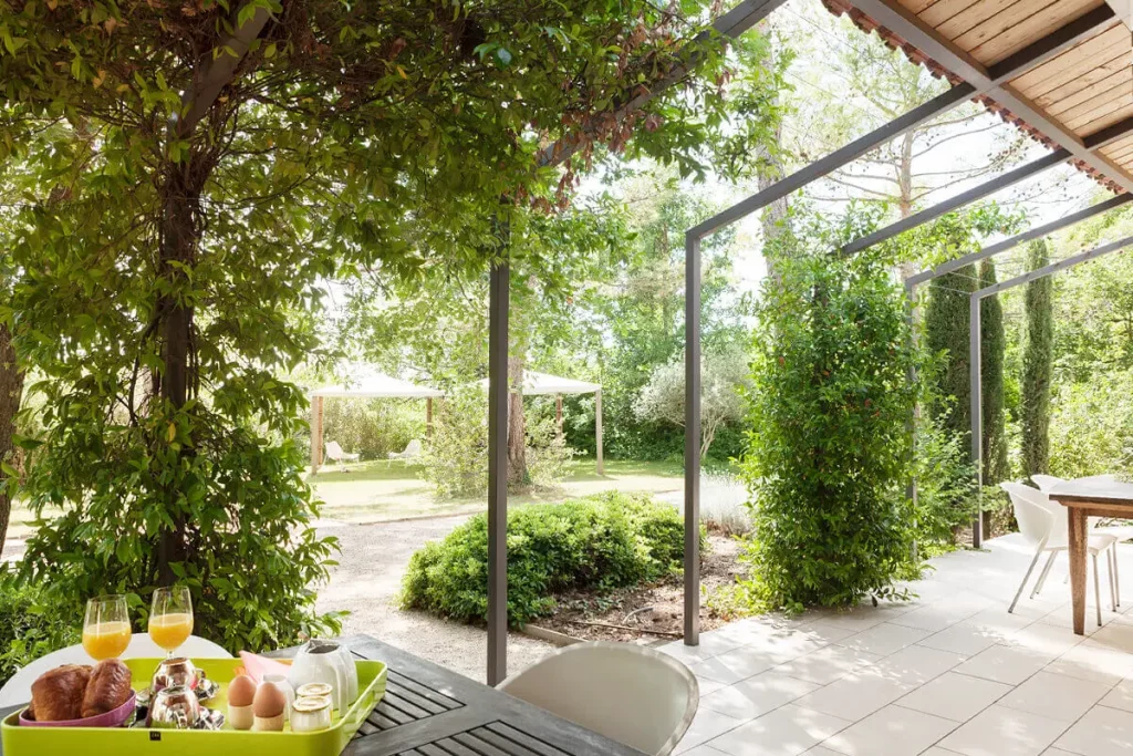 pergola avec vue sur le grand jardin