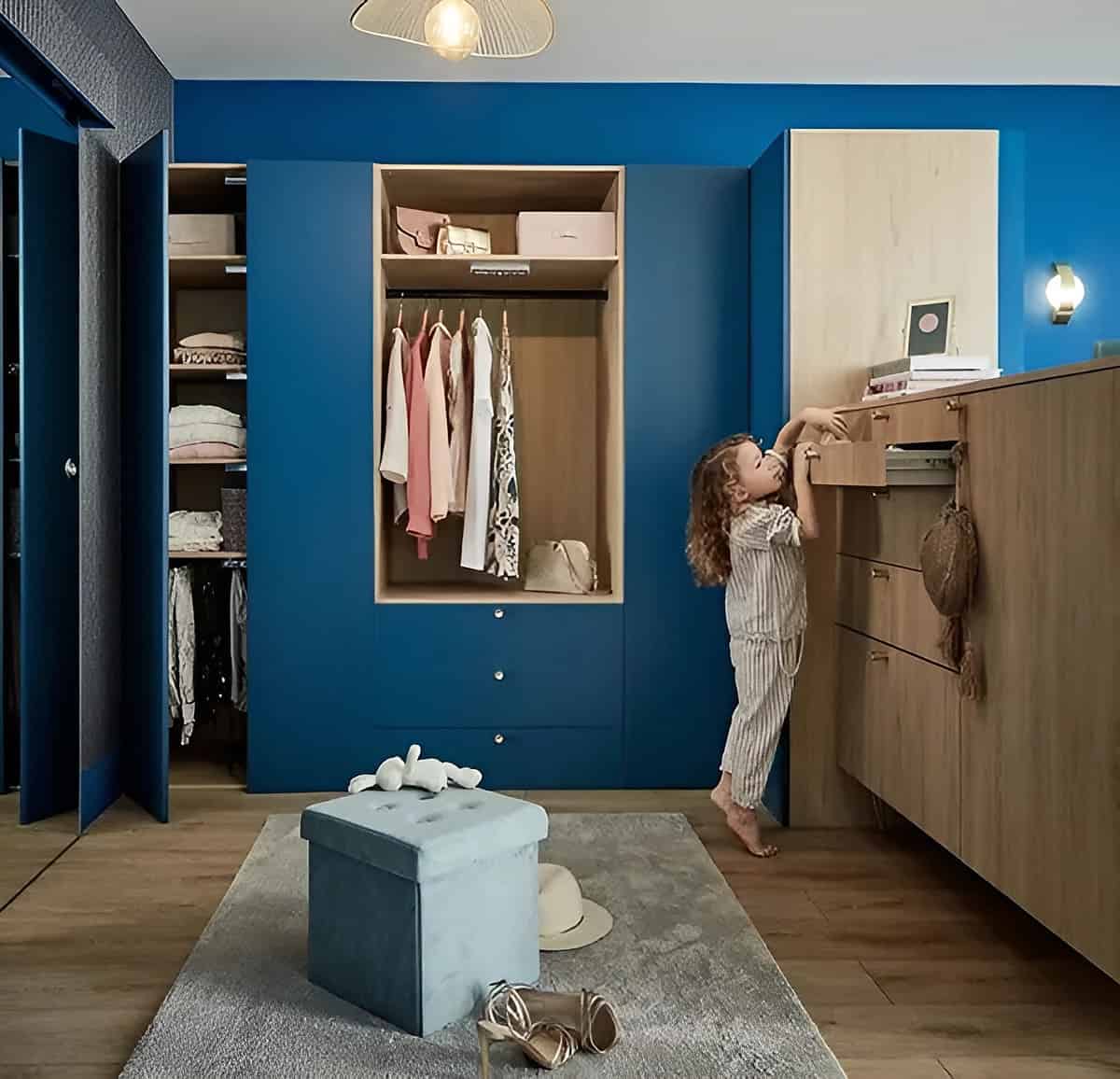 Vue sur l'ensemble du dressing