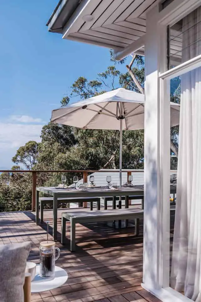 Terrasse et son mobilier en bois