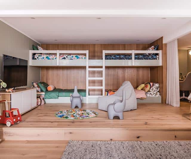 chambre d'enfants avec double lits superposés