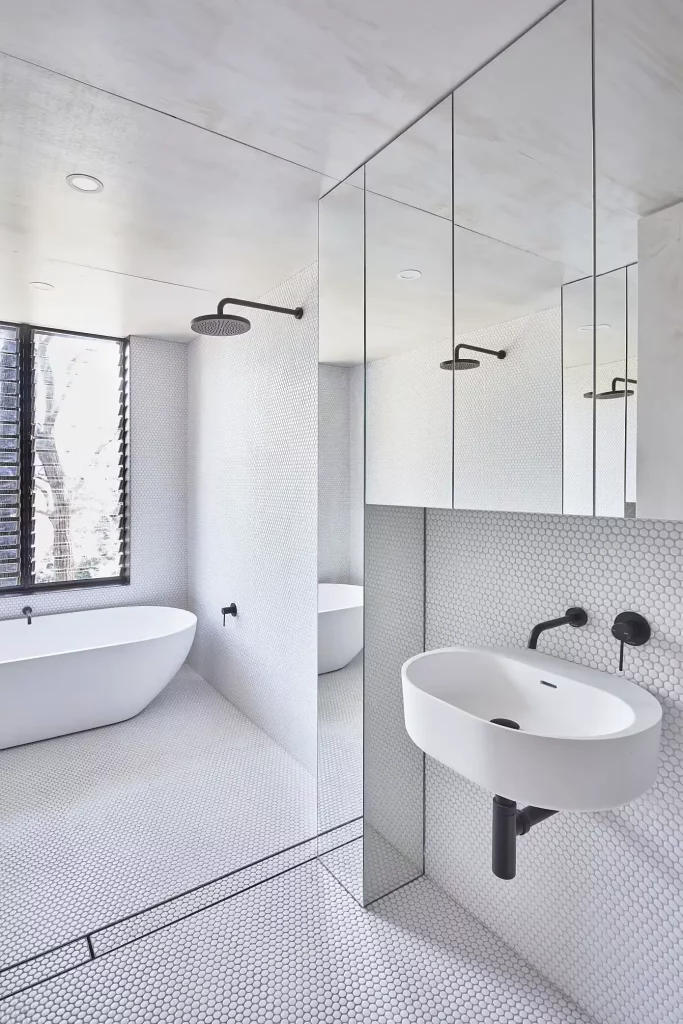 belle salle de bain blanche