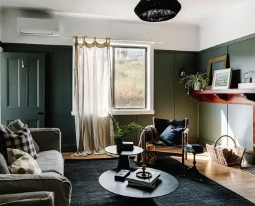beau salon baigné par la lumière extérieure
