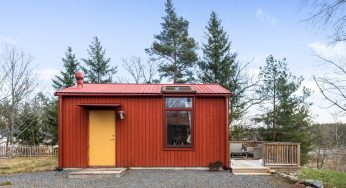 Une adorable mini maison rouge de 20 m² parfaitement aménagée