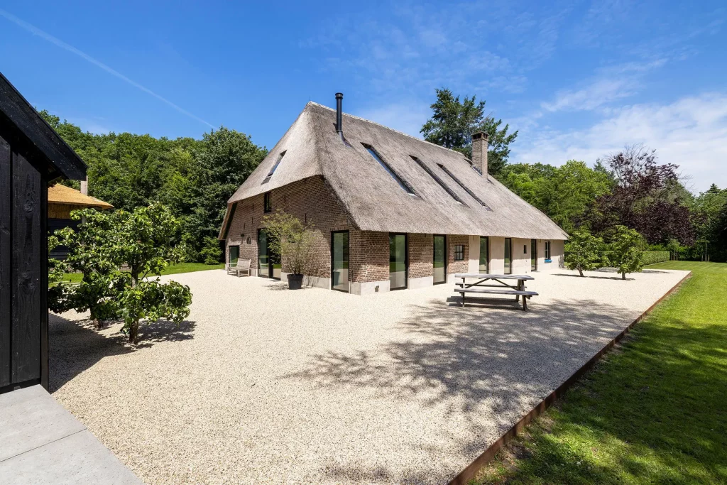 une authentique maison dans un grand jardin