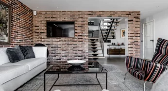 Visitez un loft au style industriel avec un beau mur en briques