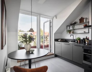 table ronde devant la cuisine