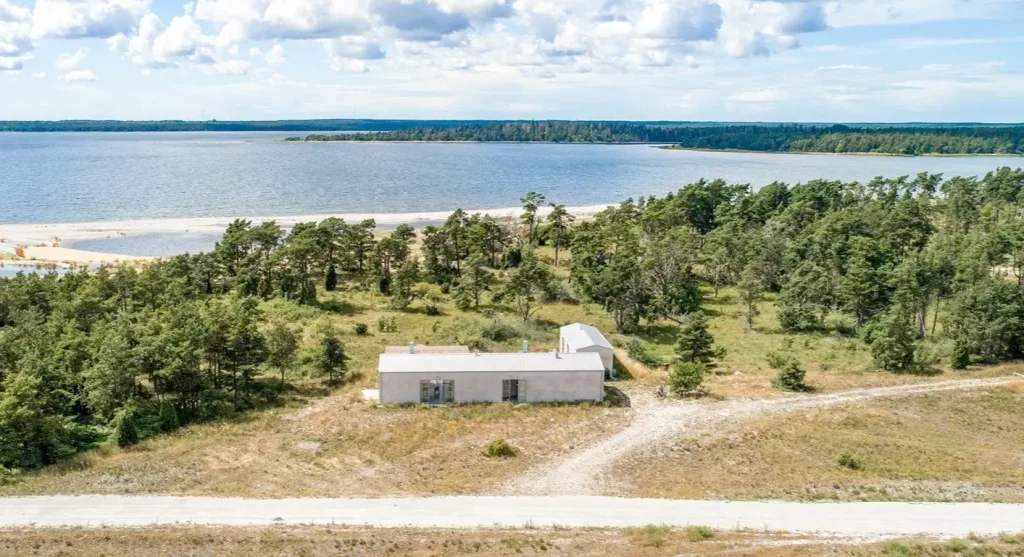 vue d'en haut de la maison qui fait face à la mer