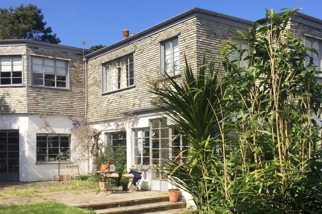 vue sur la façade de la maison