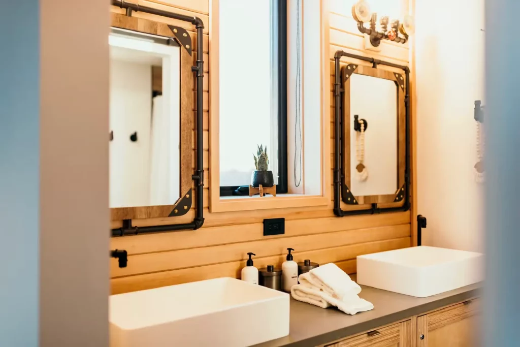 salle de bain et double vasque en porcelaine