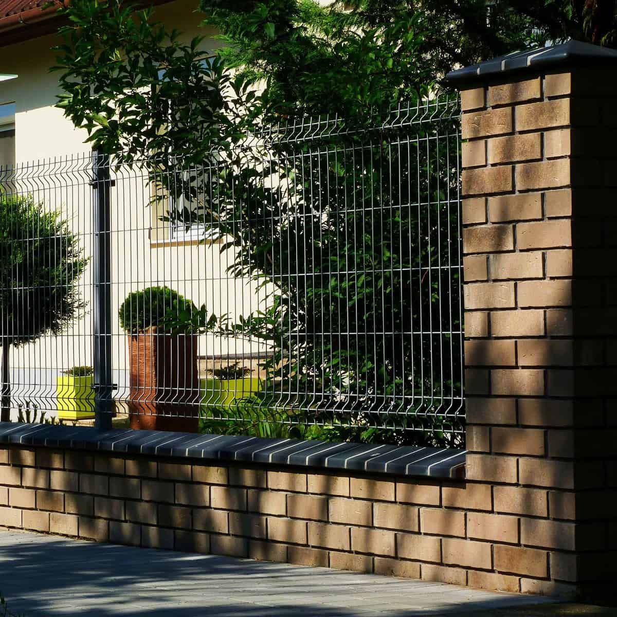 Protégez votre jardin des regards indiscrets avec un grillage occultant