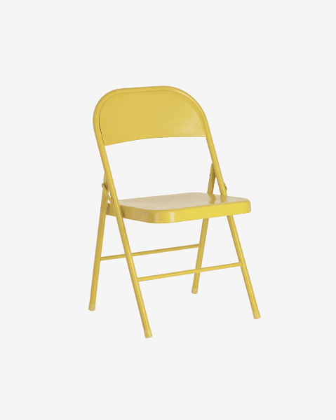 Une chaise en métal jaune