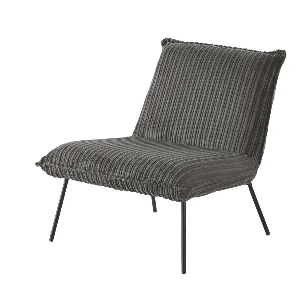 Un fauteuil gris anthracite en velours côtelé