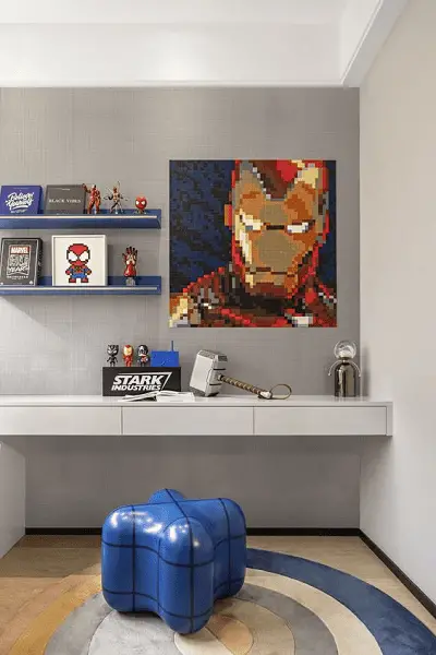 Une chambre épurée sur la thématique des super-héros