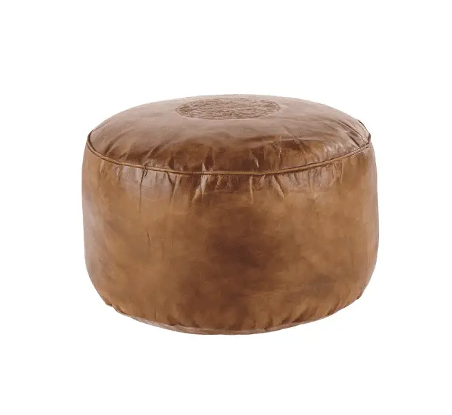 Un pouf en cuir marron qui s’intègre dans toutes les décorations