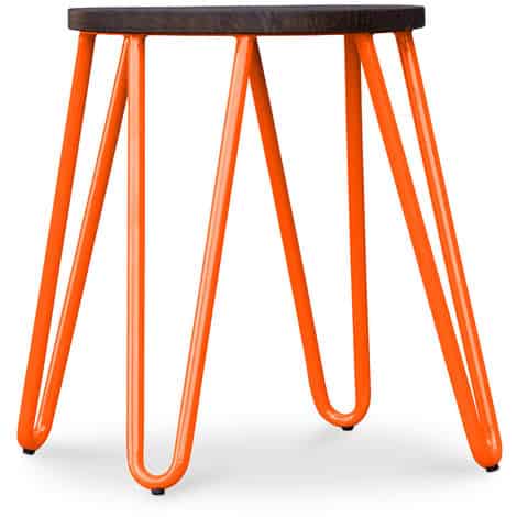 Un tabouret orange parfait pour une chambre manga