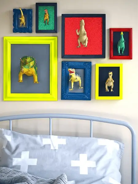 Des cadres 3D déco avec des figurines dinosaures