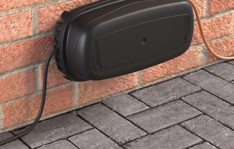 Le boîtier électrique étanche D-Line se fixe rapidement au mur, pour créer une installation électrique extérieure sécurisée et pratique