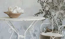Comment rénover une table en fer rouillée ? Nos secrets de pros