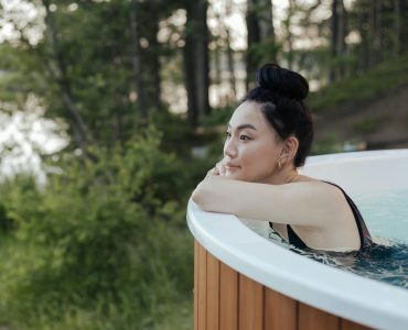 spa extérieur sur une terrasse